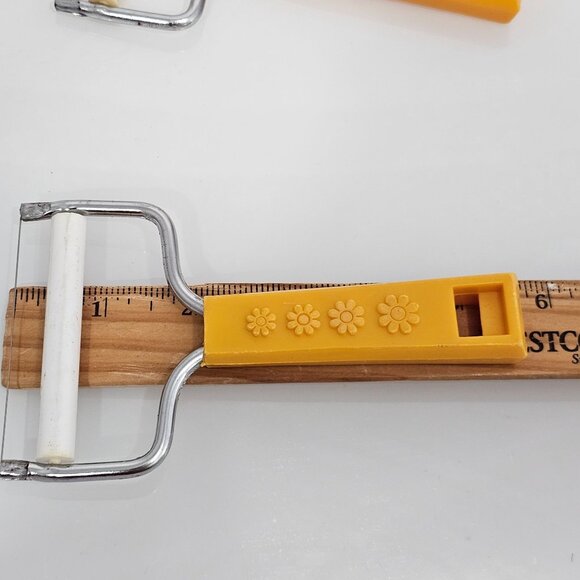 Vintage Yellow Daisies Cheese Slicer 6" set/2 Tasco retro mod farmhouse - Picture 5 of 10
